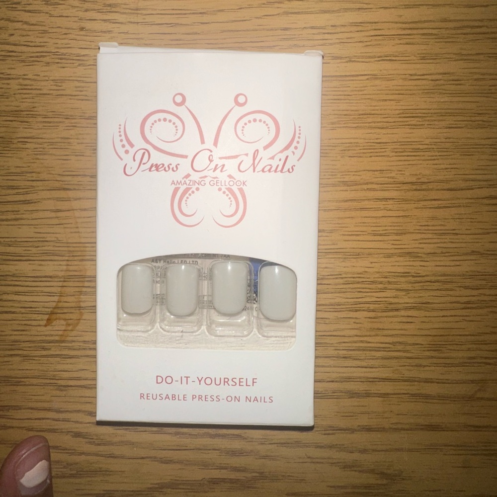 Press On Nails - White Reusable Set